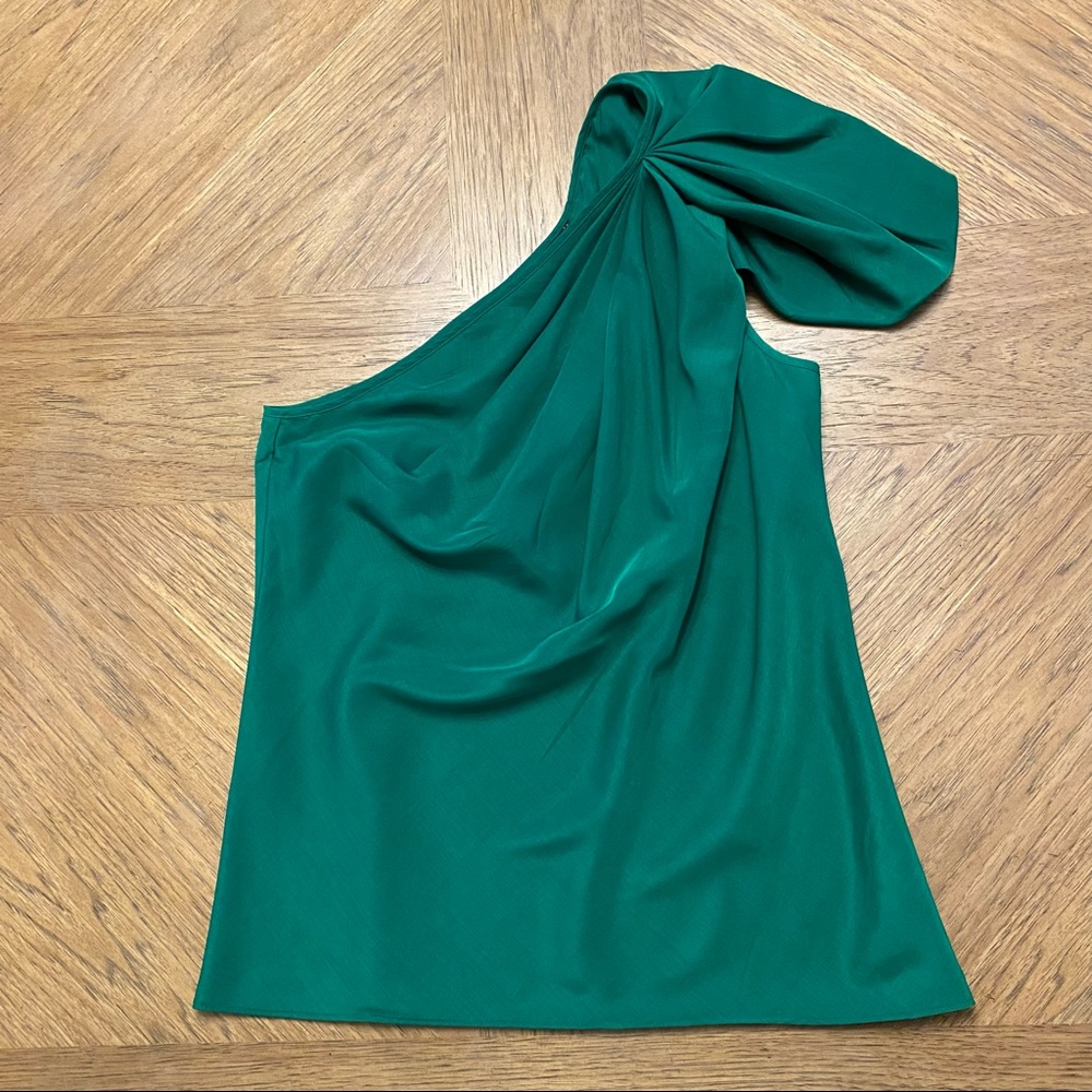 Limited one sleeve